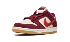 SB Dunk Low "Skate Like A Girl" DX4589 600