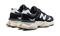 9060 "Black / White" U9060AAA