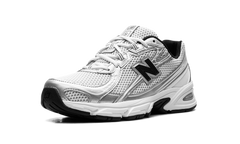 740 "White Silver Metallic Navy" U740NW2