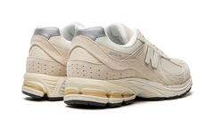 2002R "Calm Taupe" M2002RCC
