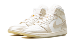 Air Jordan 1 Mid SE Wmns "Metallic Team Gold" HV5159 100