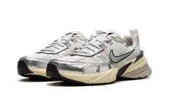 V2K RUN WMNS "Metallic Silver" FD0736 100