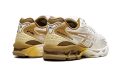 GEL-Kayano 14 "The Museum Visitor - Cream" 1203A528 100
