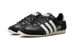 Japan WMNS "Core Black Cloud White" IH5490
