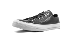 CHUCK 70 OX WMNS "Crinkled Patent Leather" 558002C
