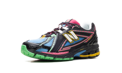 1906R "Black / Pink - Footlocker Exclusive" U1906RDM