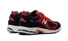 2002R "Black/True Red" U2002RZA