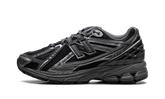 1906R "Phantom Dark Grey Metallic Silver" M1906RES