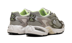 725v1 "Olivine Dark Moss" ML725UE