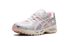 GEL-Nimbus 10.1 "VandyThePink - Strawberry" 1203A865 702