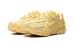 Zoom Vomero 5 "Saturn Gold" FQ7079 700