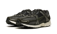 ZOOM VOMERO 5 WMNS "Sequoia" FQ8898 325