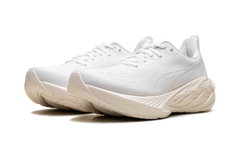Novablast 4 "White / White" 1011B693 102