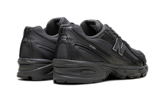 740 "Castlerock Silver Metallic" U740SS2