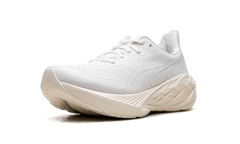 Novablast 4 "White / White" 1011B693 102