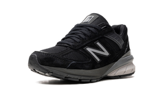 990v5 WMNS "Black / Silver"