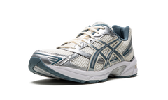 Gel-1130 "Cream / Ironclad" 1201A256 115