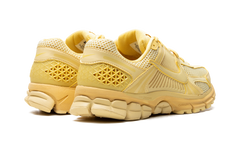 Zoom Vomero 5 "Saturn Gold" FQ7079 700
