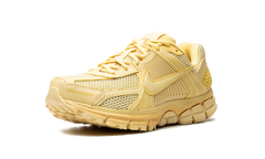 Zoom Vomero 5 "Saturn Gold" FQ7079 700