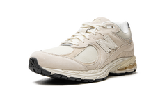 2002R "Calm Taupe" M2002RCC