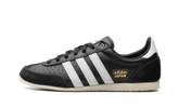 Japan WMNS "Core Black Cloud White" IH5490