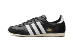 Japan WMNS "Core Black Cloud White" IH5490
