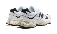 9060 "White / Black" U9060AAB