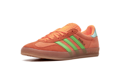 Gazelle Indoor WMNS "Solar Orange" JQ0193