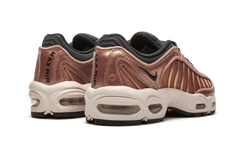 AIR MAX TAILIND 4 WMNS "Metallic Red Bronze" CT1184 900