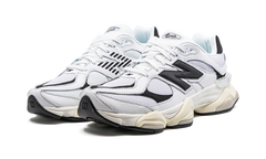 9060 "White / Black" U9060AAB