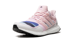 ULTRABOOST S&L DNA WMNS "Women in Power" FX7986