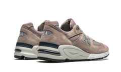 990v2 "Kith - Dusty Rose" M990K2