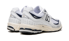 2002R "White / Natural Indigo" M2002RHQ