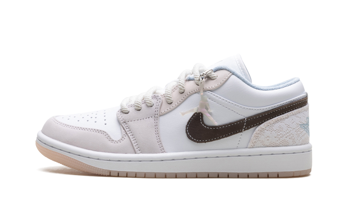 Jordan 1 Low WMNS "Coral" IB8859 101