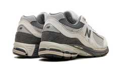 2002R "Raincloud Concrete" M2002RRW