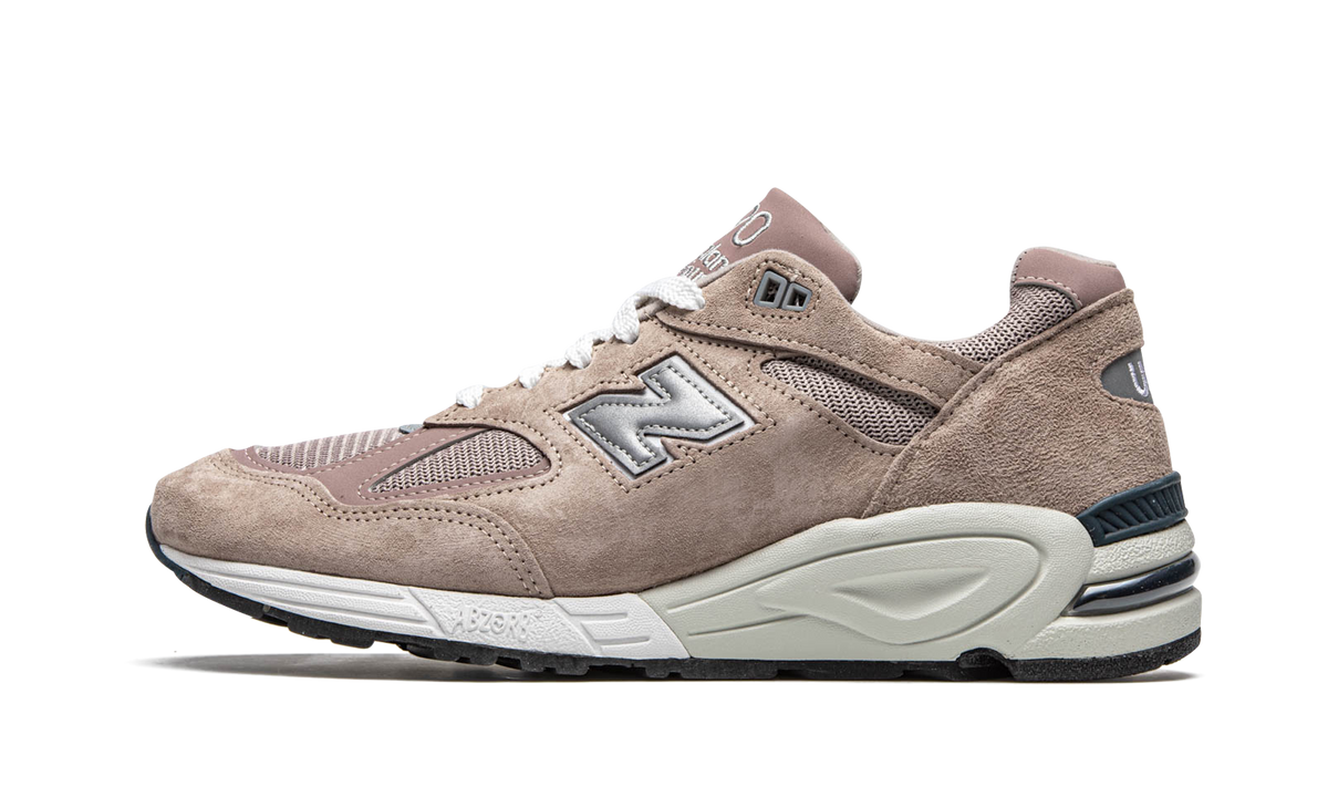 990v2 "Kith - Dusty Rose" M990K2