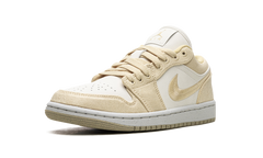 Air Jordan 1 Low WMNS "Team Gold / Sail" FN3722 701