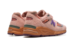 990 V2 "Salehe Bembury - Sand Be The Time" M990SB2