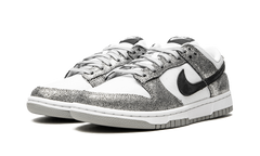 Dunk Low SE WMNS "Golden Gals" DO5882 001