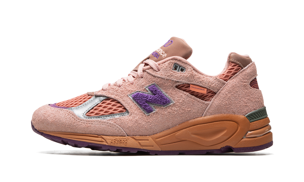 990 V2 "Salehe Bembury - Sand Be The Time" M990SB2
