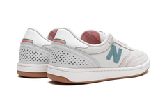 440 "Light Grey/Aqua Sea" NM440GNG