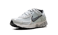 Zoom Vomero 5 WMNS "Light Silver Chrome" FN6742 001