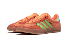 Gazelle Indoor WMNS "Solar Orange" JQ0193