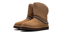 Classic Short Crescent Boot WMNS "Chestnut" 1161770 CHE